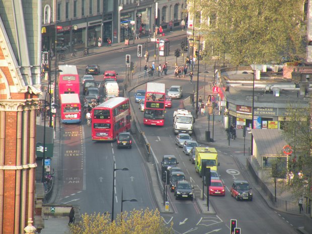  autobus et voitures, Euston Road